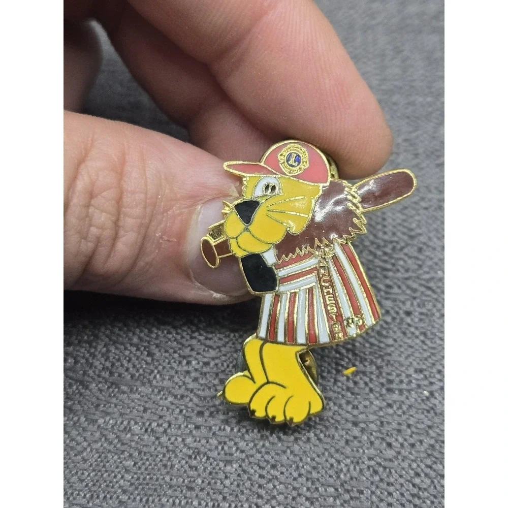 Vintage Lions Club Baseball Player Mascot Lion Enamel‎ Lapel Pin HO HO NYC